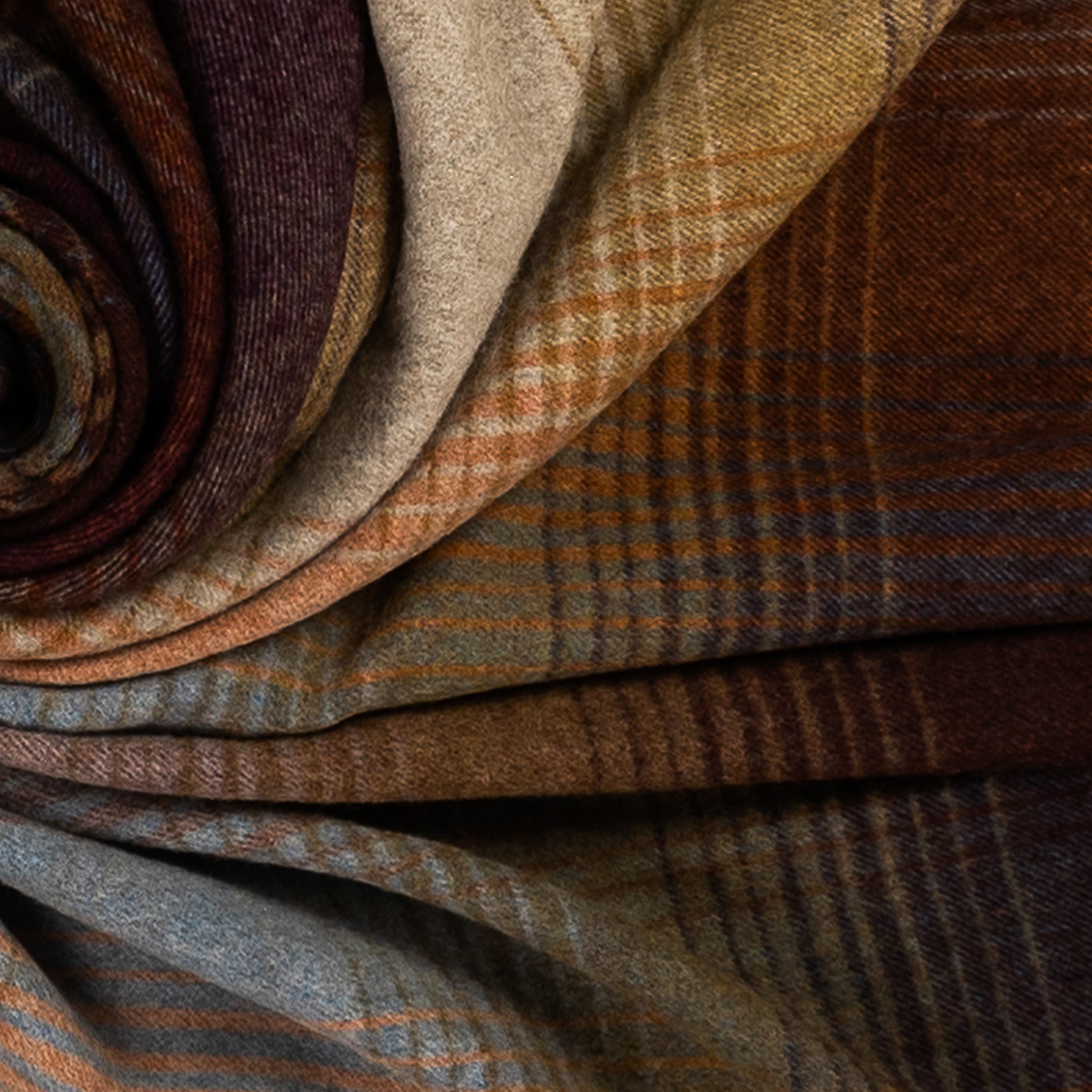 Highland Tweeds Shetland Lambswool Ombre Throw (Burgundy) Available 4/25-Throws and Blankets-[bar code]-Prince of Scots